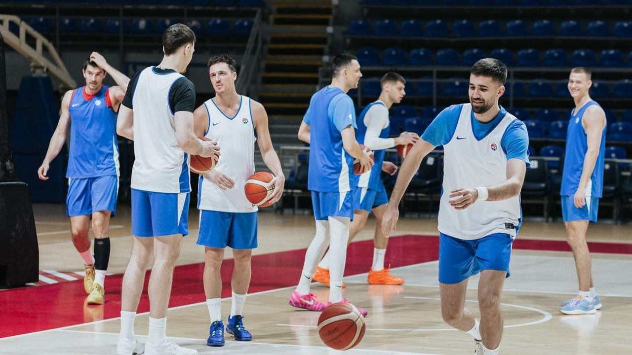 Serbia prepare for two basketball games against France
