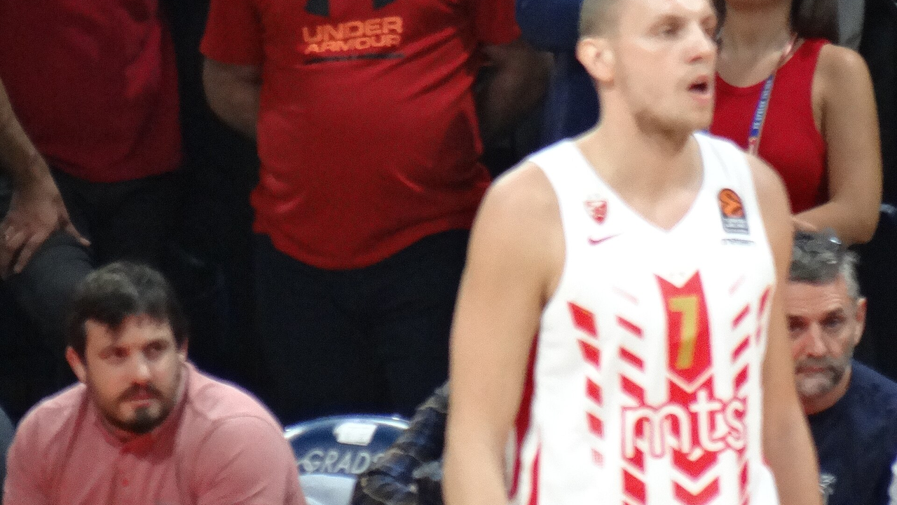 Crvena zvezda's Dejan Davidovac in EuroLeague action