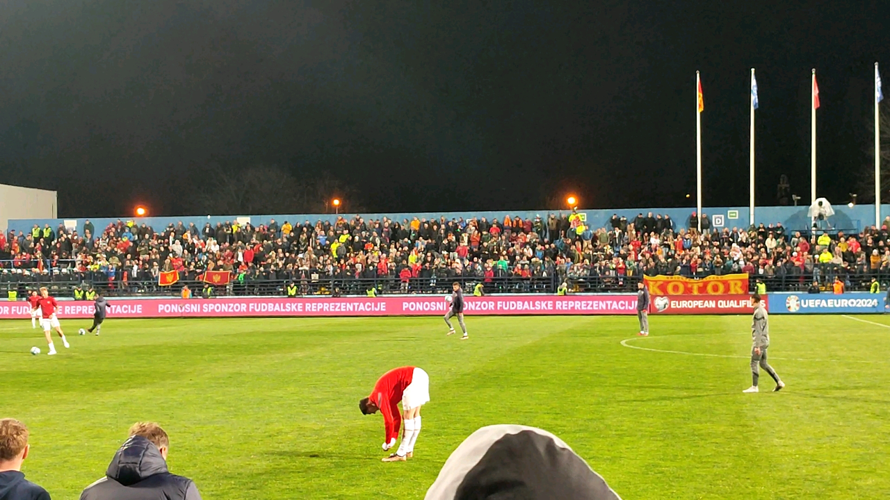 Dusan Vlahovic playing for Serbia