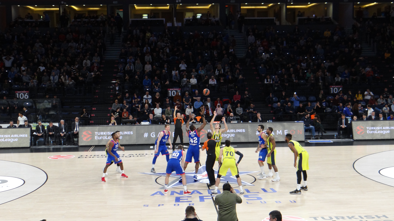 Micic during a EuroLeague game