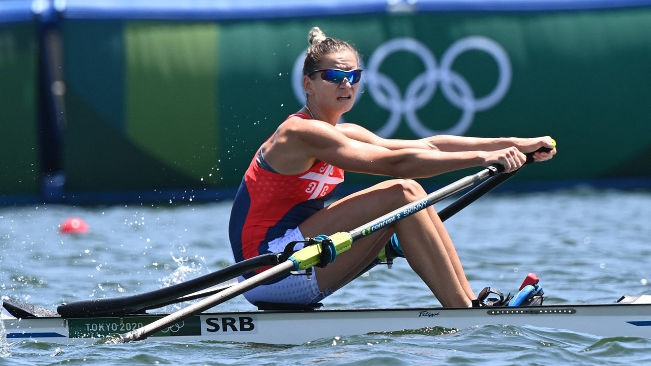 Jovana Arsic rows for Serbia in the women's single sculls