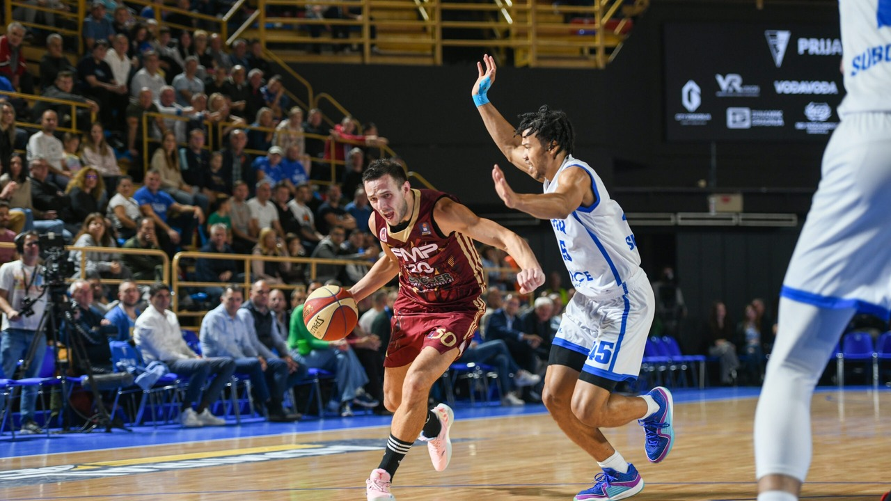 A Borac player drives past a defender during a basketball match