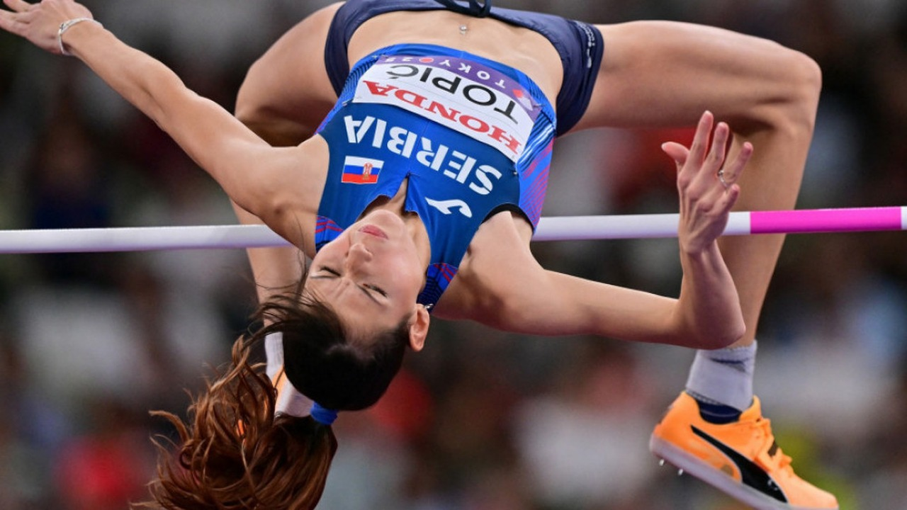 Angelina Topic clears the bar in Serbia's blue uniform