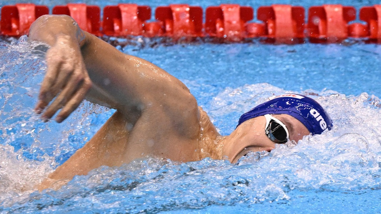 Velimir Stjepanovic swims freestyle