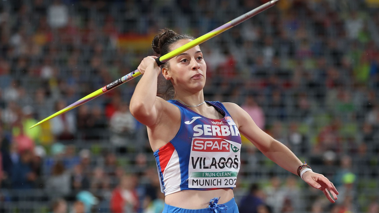 Adriana Vilagoš carries the Serbian flag