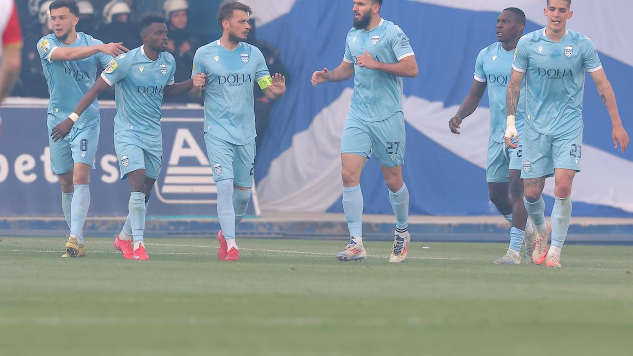 Novi Pazar players gather during a league match
