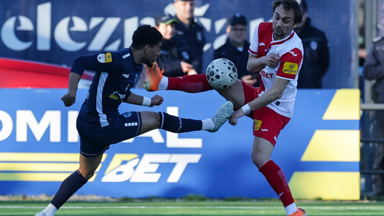 Vojvodina and Zeleznicar players contest a high ball