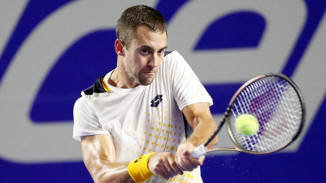 Laslo Djere prepares to return serve