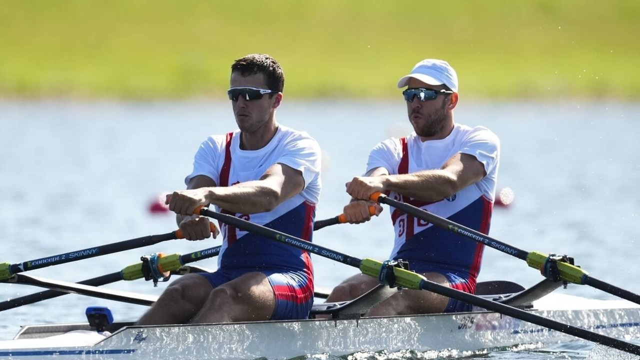 Mackovic and Pimenov row together during an international race