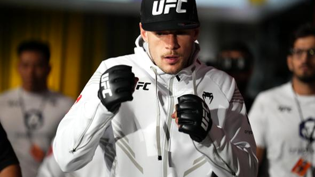 Uros Medic napada tokom UFC borbe