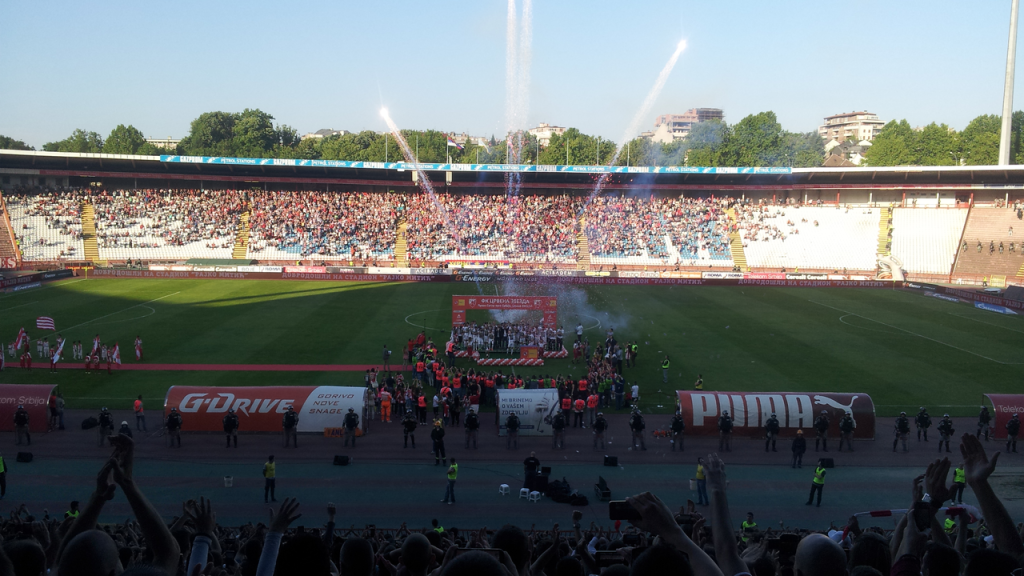 Crvena zvezda slavi na stadionu Rajko Mitić