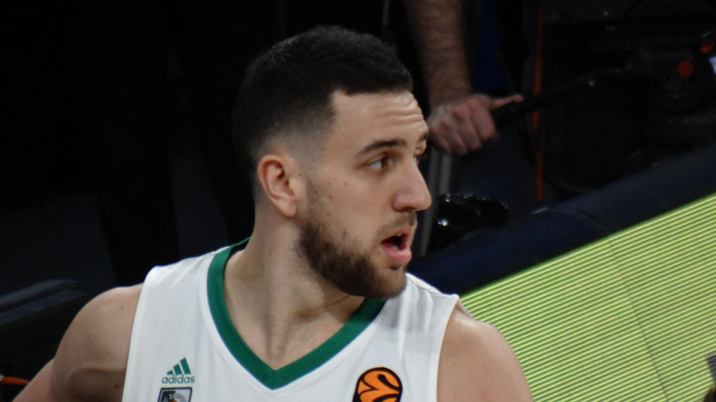 Vasilije Micić u akciji u Evroligi