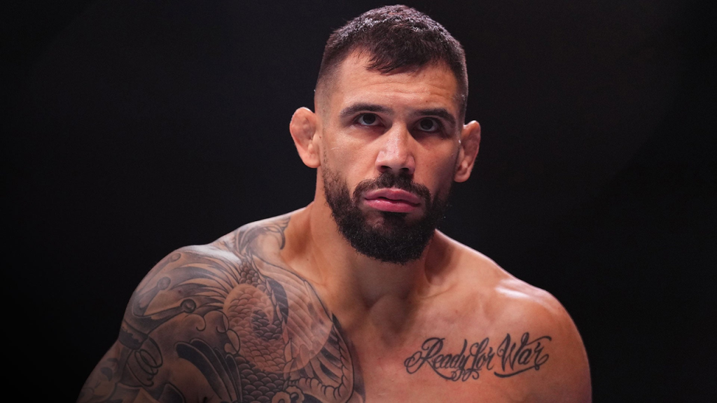 Aleksandar Rakić tokom rada sa medijima UFC-a pre njegovog poslednjeg takmičenja u poluteškoj kategoriji