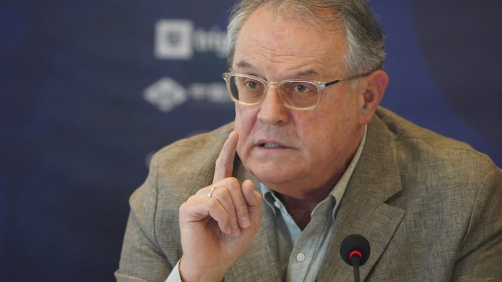 Nebojša Čović govori u mikrofon