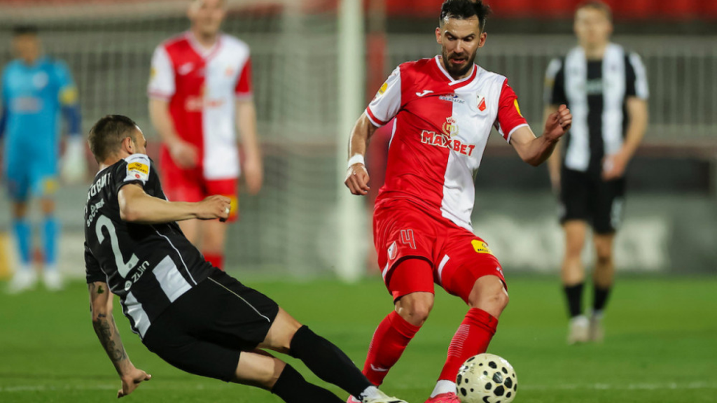 Fudbaleri Vojvodine i Partizana tokom utakmice Superlige na Karađorđu
