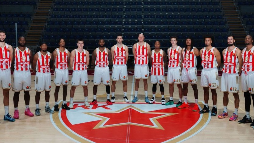Košarkaši Crvene zvezde okupljeni su na terenu