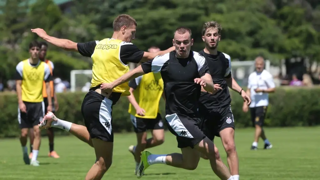 Dodatna fotografija: Partizan obeležava 41 godinu od smrti Dragana Mancea i čuva priču iza broja devet