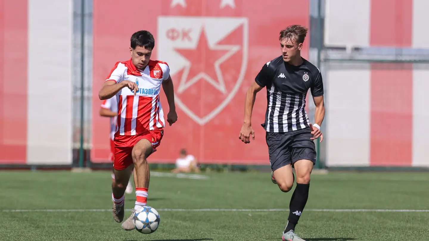 Igrači Crvene zvezde i Partizana do 17 godina završili su disciplinovan derbi bez golova