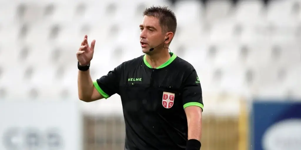 Dodatna fotografija: Momcilo Markovic bio pomocni VAR na mecu Mancester junajted - Sabah
