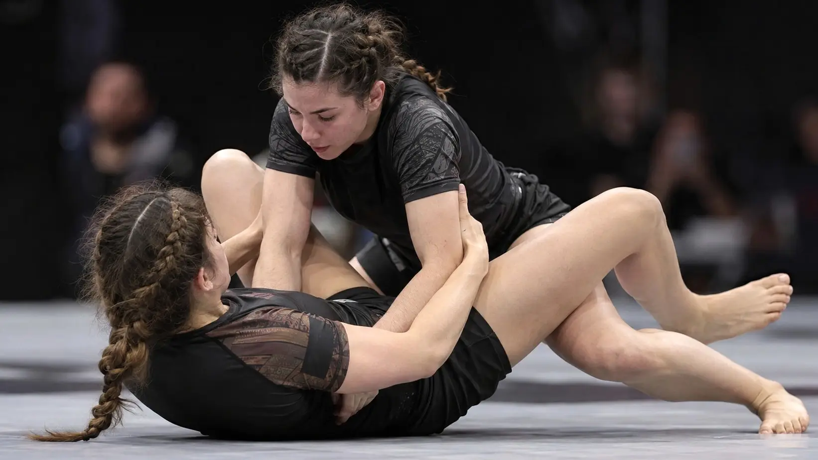 Borba u parteru tokom MMA takmičenja